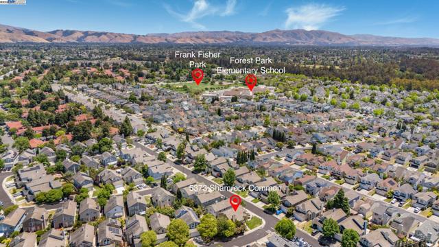5373 Shamrock Cmn, Fremont CA: https://media.crmls.org/mediaz/6d54b6d8-170f-44ae-a6fc-48523b6504c1.jpg