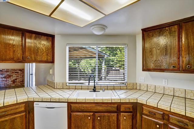 901 Basalt Way, Antioch CA: https://media.crmls.org/mediaz/6d552d2d-580d-46d5-ae0d-7307da212b04.jpg