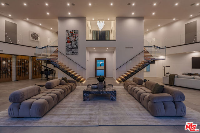 6156 Zumirez Drive, Malibu CA: https://media.crmls.org/mediaz/6d560703-b9aa-456a-8099-c5a842220309.jpg