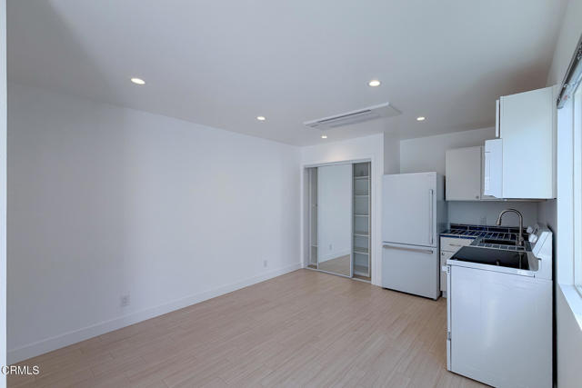 Detail Gallery Image 3 of 6 For 118 Bardsdale Ave, Oxnard,  CA 93035 - 0 Beds | 1 Baths