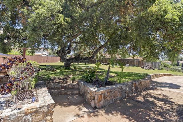 2824 Scenic View Rd, Alpine CA: https://media.crmls.org/mediaz/6d567c7c-251a-450f-8638-34c758e73744.jpg