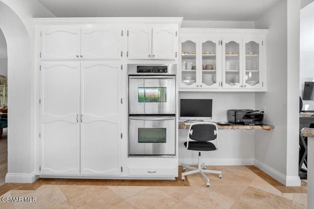 6057 Rainbow Hill Road, Agoura Hills CA: https://media.crmls.org/mediaz/6d56c20e-d3ba-4e19-b43d-75f50713abb3.jpg