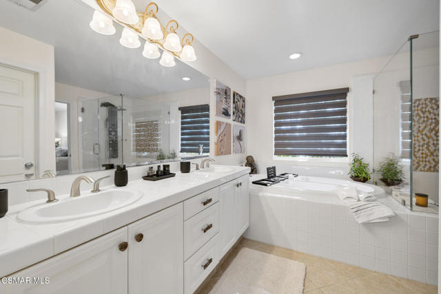 24587 Lola Lane, Newhall CA: https://media.crmls.org/mediaz/6d576878-6c53-43a1-ba64-2641d5bca221.jpg