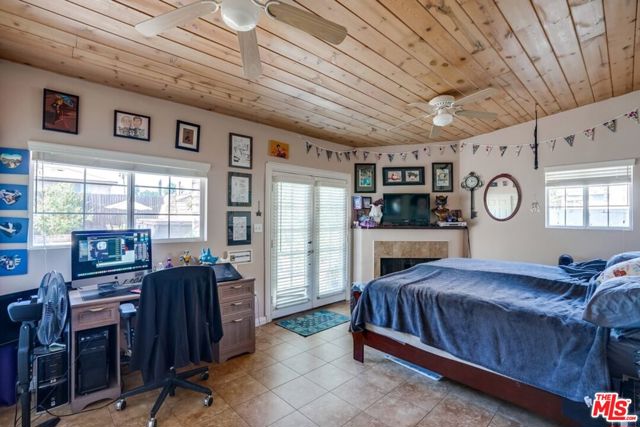 5653 Case Avenue photo 8