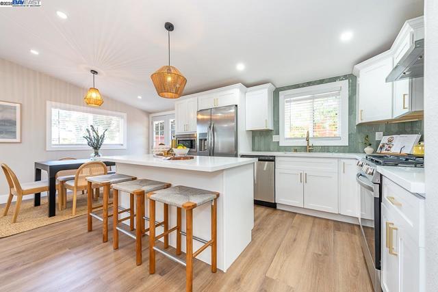 697 Lakewood Dr, Sunnyvale CA: https://media.crmls.org/mediaz/6d57fd62-a58b-49db-9cc9-572ed2fba6b3.jpg