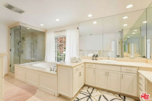 9315 Beverly Crest Drive, Beverly Hills CA: https://media.crmls.org/mediaz/6d589136-4ded-4c6a-a649-625f6f1303ea.jpg