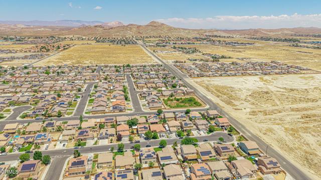 3016 Via Bella Rosa Avenue, Rosamond CA: https://media.crmls.org/mediaz/6d58ae82-e906-4cb8-8e40-8b860f859014.jpg