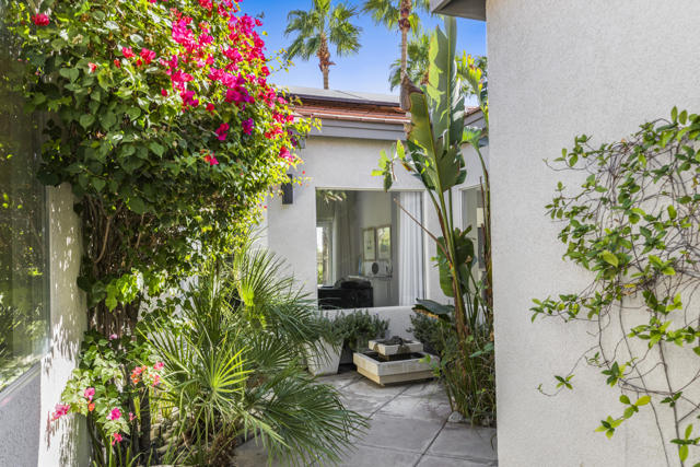 2900 S Redwood Drive, Palm Springs CA: https://media.crmls.org/mediaz/6d58e07c-3b27-4851-a772-8ed01520a834.jpg