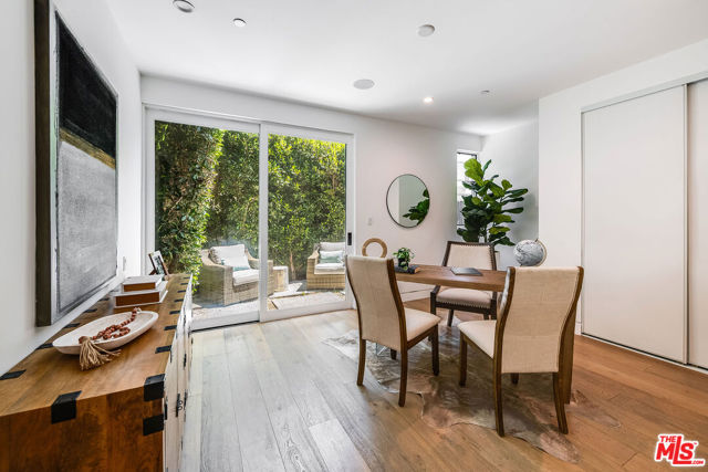 126 Thornton Place, Venice CA: https://media.crmls.org/mediaz/6d5921b9-1d37-4bbd-a986-8cde6f364ba4.jpg