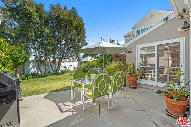 10574 Holman Avenue, Los Angeles CA: https://media.crmls.org/mediaz/6d5923de-61a0-47aa-8fa8-3b6dcbe10cb2.jpg