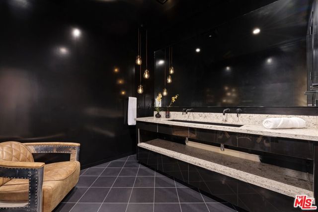 900 N Vista Street, Los Angeles CA: https://media.crmls.org/mediaz/6d595bea-937d-4035-a236-34bf236bec25.jpg
