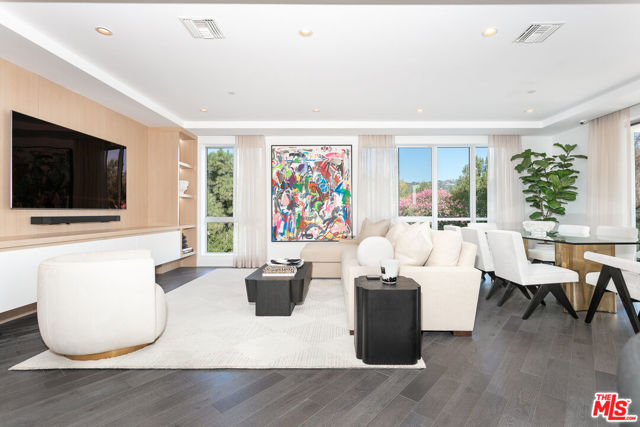 460 N Palm Drive, Beverly Hills CA: https://media.crmls.org/mediaz/6d5ac348-6de3-4b3e-8c43-3564e61144e1.jpg