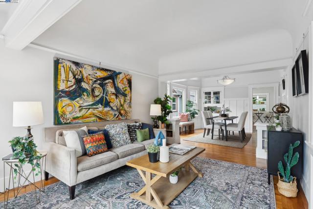 3206 Garfield Ave, Alameda CA: https://media.crmls.org/mediaz/6d5ad487-9164-4751-848b-b0defa344ce8.jpg