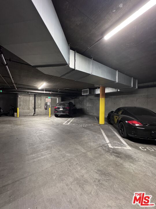 https://media.crmls.org/mediaz/6d5b1480-8828-48f7-be0e-a3a24c988c0b.jpg?preset=X-Large