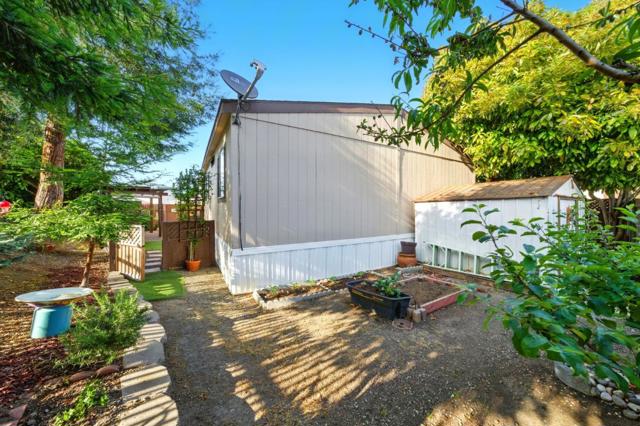 1117 Baldwin Street, Salinas CA: https://media.crmls.org/mediaz/6d5ba1df-a819-43bf-8c6f-ab30a28ea4e3.jpg
