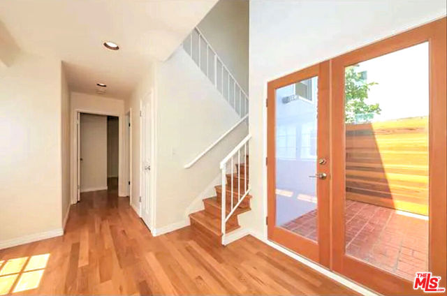 653 Marine Street photo 32