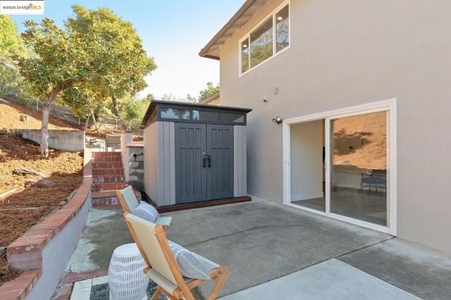 298 Elysian Fields DR, Oakland CA: https://media.crmls.org/mediaz/6d5c2771-f204-4fba-beee-aa8511e92c2e.jpg