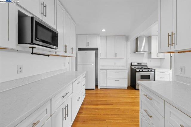 19650 San Miguel Ave, Castro Valley CA: https://media.crmls.org/mediaz/6d5c6aa9-fbf6-480d-9b48-664d58ea64ab.jpg