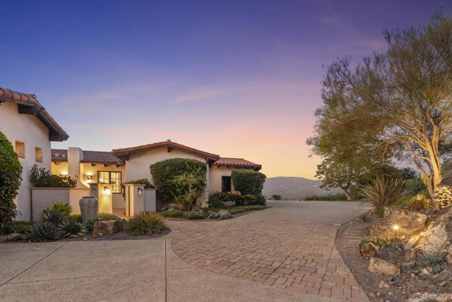 7778 Camino Sin Puente, Rancho Santa Fe CA: https://media.crmls.org/mediaz/6d5c9bac-c98e-47d3-87a4-85a6f768aced.jpg