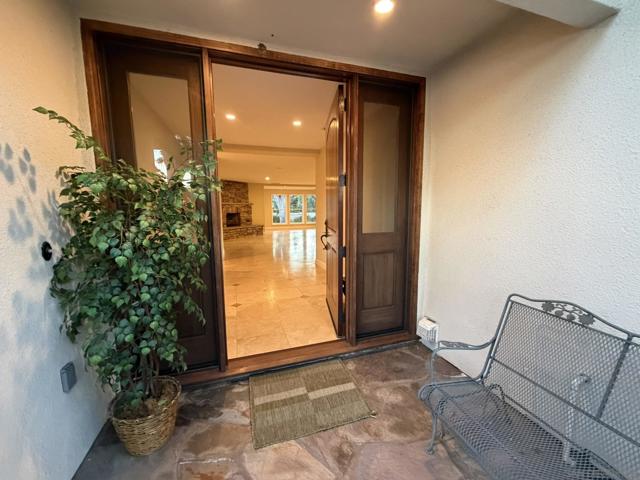 16902 Via de Santa Fe, Rancho Santa Fe CA: https://media.crmls.org/mediaz/6d5cd133-08f9-4a37-b988-99f5fe25ff63.jpg