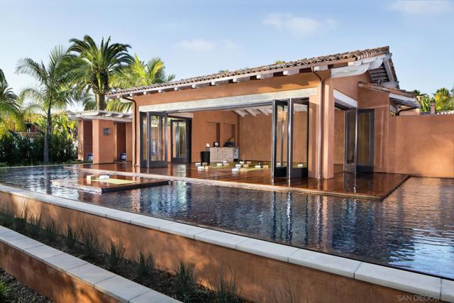 6122 Calle Valencia, Rancho Santa Fe CA: https://media.crmls.org/mediaz/6d5d7073-be0c-4df7-8007-f16362a64dfb.jpg