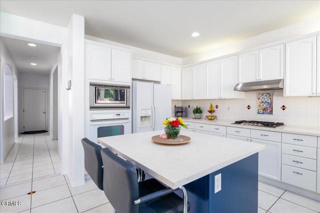 29065 Madrid Place, Castaic CA: https://media.crmls.org/mediaz/6d5e095d-6c38-464c-b5c9-9861af765853.jpg