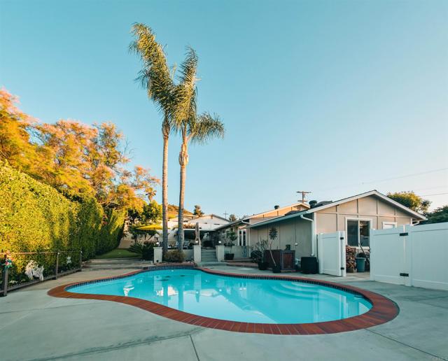 8635 La Butte Lane, Santee CA: https://media.crmls.org/mediaz/6d5e5aac-d6ae-41f0-926e-f2c5e1247bcd.jpg