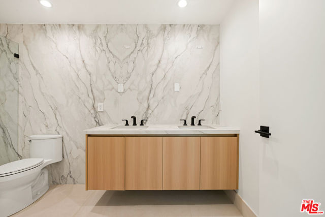 1414 S Beverly Drive Drive, Los Angeles CA: https://media.crmls.org/mediaz/6d5e65df-a29f-4f96-ae0c-c02ec2562f0b.jpg