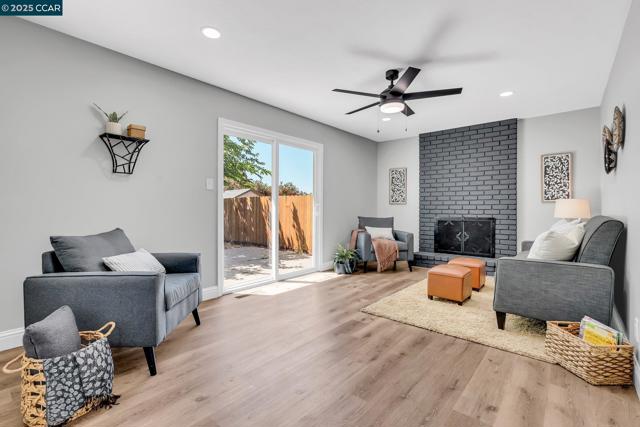 1330 Aster Dr, Antioch CA: https://media.crmls.org/mediaz/6d5ecb0e-0c83-44d0-b0e2-0c6c69eb98b7.jpg