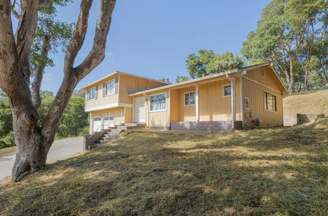 18105 Wylie Hill Lane, Prunedale CA: https://media.crmls.org/mediaz/6d5f1030-90fd-4be7-901b-c90af06cb6ef.jpg