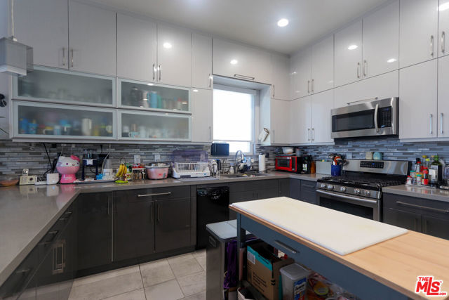 1670 Asbury Drive, Pasadena CA: https://media.crmls.org/mediaz/6d5f6c45-bcdb-4953-a6f7-bef75b4c3999.jpg
