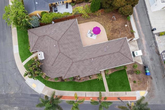 6307 Via Maria, La Jolla CA: https://media.crmls.org/mediaz/6d5fd2cb-b387-43c2-8669-44dbdc9d416c.jpg