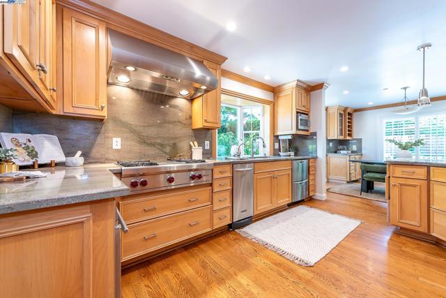 32760 Orick St, Union City CA: https://media.crmls.org/mediaz/6d600775-f9af-4dbe-b5a8-f73328d5575b.jpg