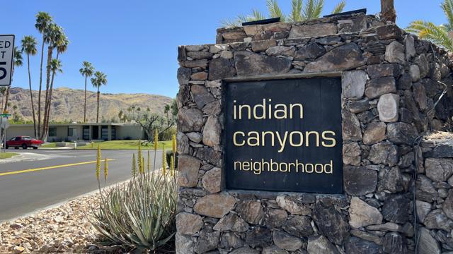 2438 S Caliente Drive, Palm Springs CA: https://media.crmls.org/mediaz/6d606d9c-90df-407d-aab2-6d7203117370.jpg
