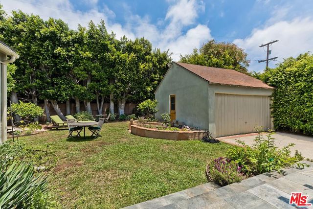 3238 Corinth Avenue, Los Angeles CA: https://media.crmls.org/mediaz/6d607958-002b-4519-9777-f7c39283a7c6.jpg