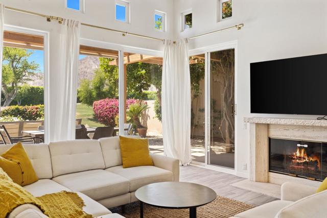 48205 Via Solana, La Quinta CA: https://media.crmls.org/mediaz/6d60912e-0b28-4639-b452-a032e3d5d2d1.jpg