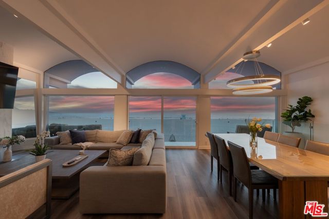 3806 Ocean Front Walk, Marina del Rey CA: https://media.crmls.org/mediaz/6d60d54f-bda0-4fd1-ad6e-2de0ae42ec77.jpg