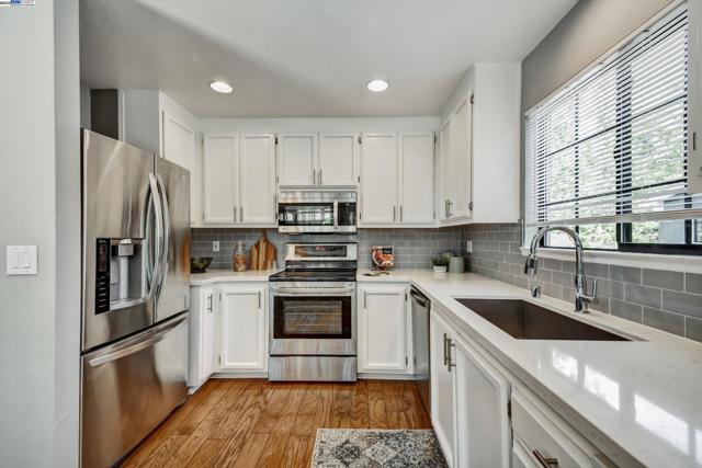 246 Canyon Woods Way, San Ramon CA: https://media.crmls.org/mediaz/6d611806-961d-4b83-8deb-faebadc27dd3.jpg