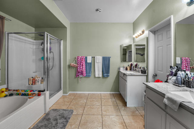 82600 Lordsburg Drive, Indio CA: https://media.crmls.org/mediaz/6d611962-1f8f-4de3-924f-0faafcab3528.jpg