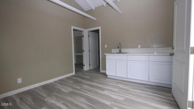 Detail Gallery Image 4 of 7 For 203 E Iris St, Oxnard,  CA 93033 - 1 Beds | 1 Baths