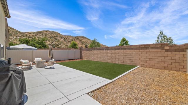 24008 Kestrel Court, Lake Elsinore CA: https://media.crmls.org/mediaz/6d622163-c368-4725-b142-36ed8defab73.jpg