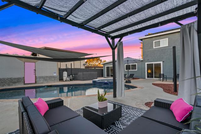 434 Del Mar Ct, Chula Vista CA: https://media.crmls.org/mediaz/6d628a24-c706-40e8-ad74-97641f036ea3.jpg