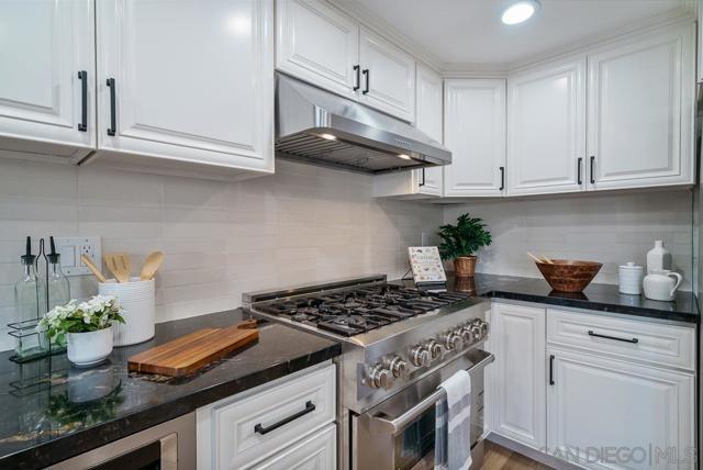 11289 Silver Buckle Way, San Diego CA: https://media.crmls.org/mediaz/6d62da0c-8b61-4f60-a767-d53e54db1978.jpg