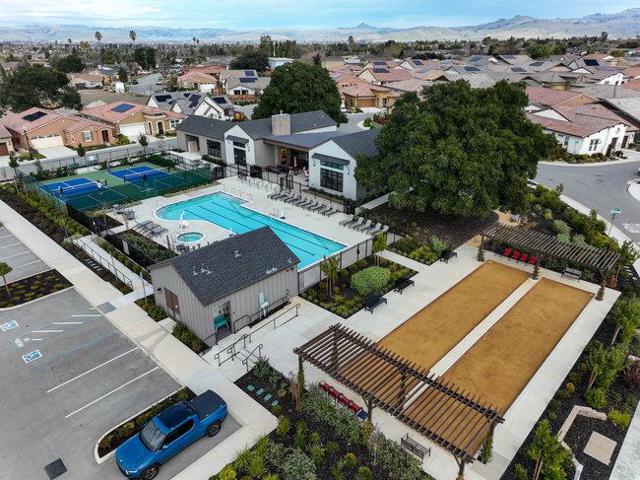 2008 White Oak Drive, Hollister CA: https://media.crmls.org/mediaz/6d63b921-d50b-41a5-a785-e8d0cc06c7cb.jpg