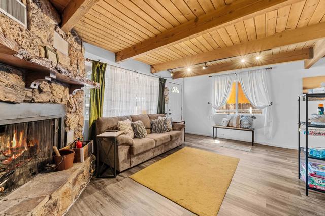 138 Leonard Lane, Sugarloaf CA: https://media.crmls.org/mediaz/6d6455c1-606d-48c5-af78-1f6c886829cb.jpg