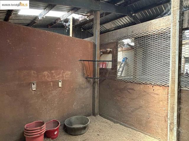 2325 Taylor Rd, Bethel Island CA: https://media.crmls.org/mediaz/6d6455f6-30bf-4c71-a1d1-b441139de015.jpg