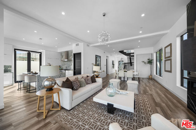 5812 Willis Avenue, Sherman Oaks CA: https://media.crmls.org/mediaz/6d645d72-3ccb-427e-aac6-49412f6ef6ac.jpg