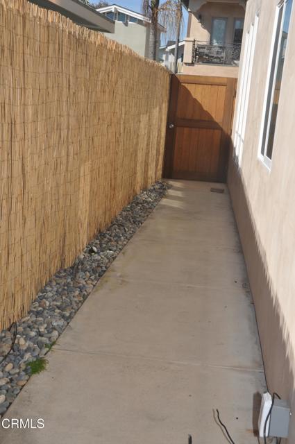 1322 Weymouth Lane, Ventura CA: https://media.crmls.org/mediaz/6d649fba-622b-4c06-8d96-d60390183f1e.jpg
