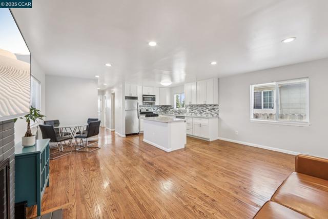 2110 Hellings Avenue, Richmond CA: https://media.crmls.org/mediaz/6d64c385-9cfd-4621-8005-b3f183d1ac69.jpg