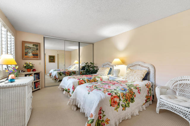265 Calle Del Verano, Palm Desert CA: https://media.crmls.org/mediaz/6d65082f-7048-4cb0-8681-56dffe9a8aa7.jpg